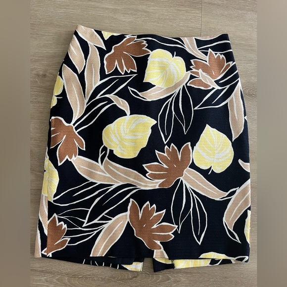 Ann Taylor Floral Tapestry Pencil Skirt Petite SZ 2 - Picture 1 of 6